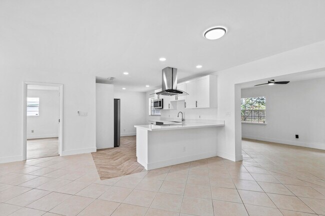 Building Photo - 106 NW Curtis St