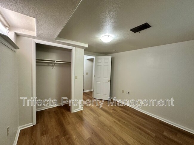 Building Photo - 622 Miller Dr
