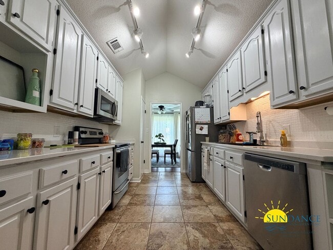Building Photo - 541 E Timberlake Dr