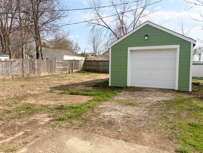 Building Photo - Modern Thought and Design!