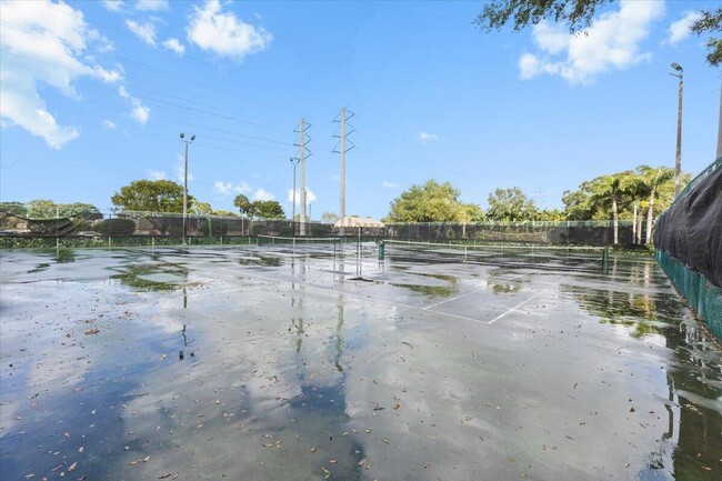 Building Photo - 2704 27th Way