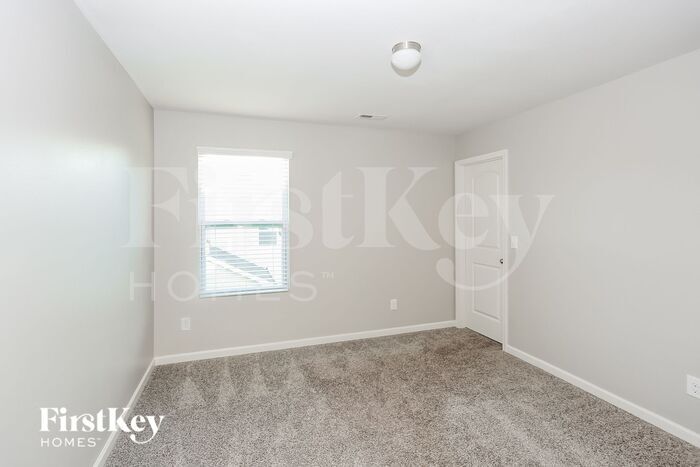 Building Photo - 343 Whispering Hills Dr