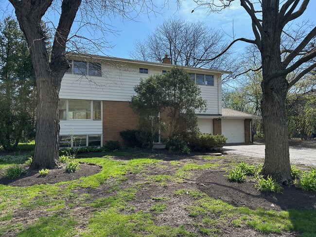 Building Photo - 921 Wilmot Rd