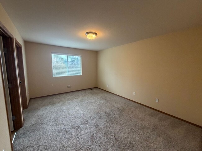 Building Photo - Beautiful 3 bedroom in Spanaway WA - Apply Today!