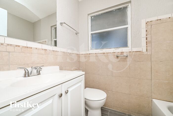 Building Photo - 7916 Bahia Ave
