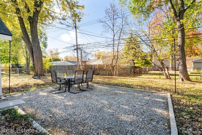 Building Photo - 2989 Cummings Ave