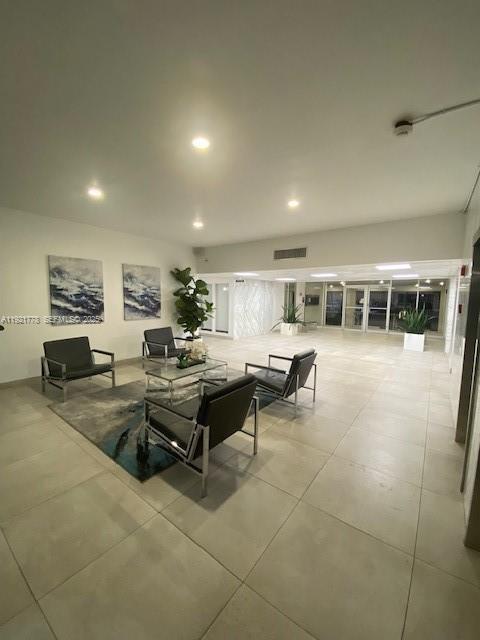 Building Photo - 401 Golden Isles Dr