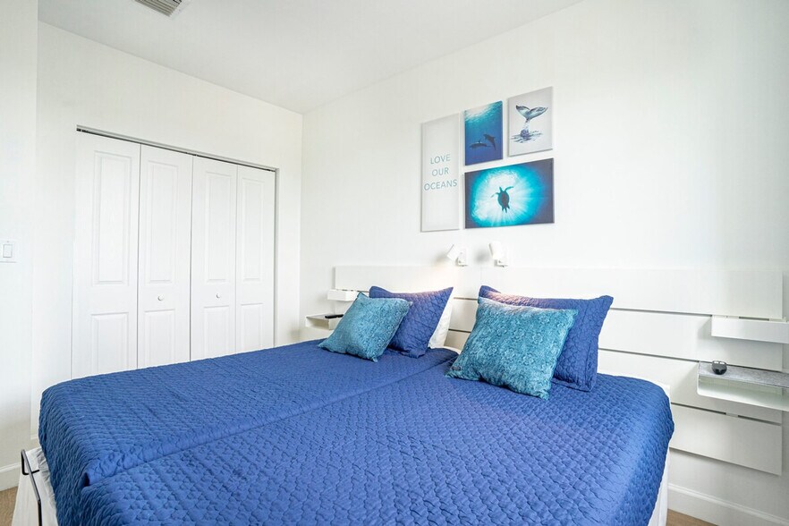 Building Photo - 3221 SW 23rd St