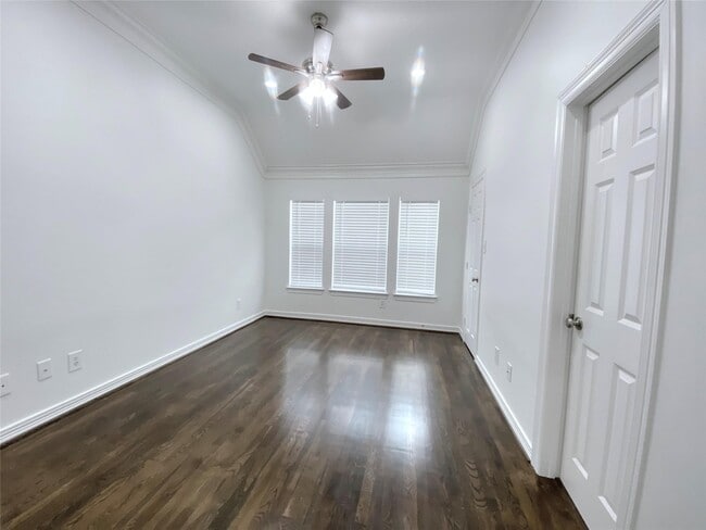 Building Photo - 1405 Prospect St