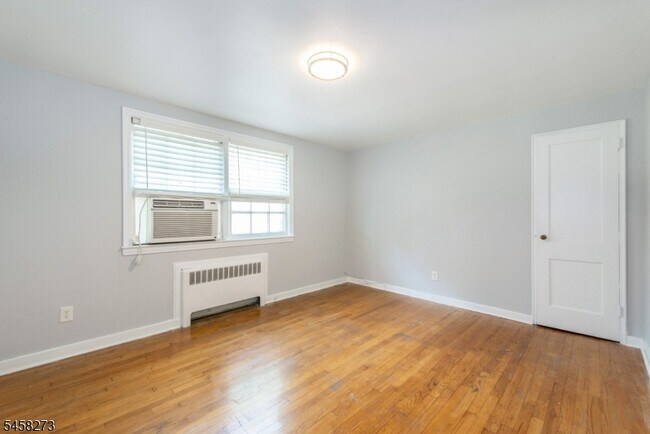 Building Photo - 445 Morris Ave
