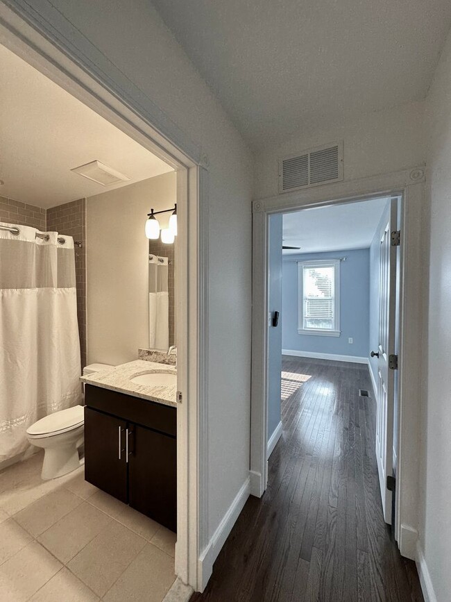 Building Photo - Charming  2Bed/2Bath in Patterson Park