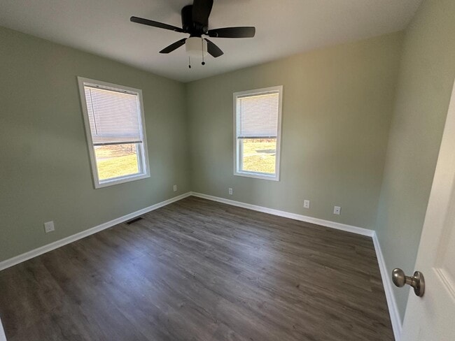 Building Photo - 1468 Bristol Caverns Hwy