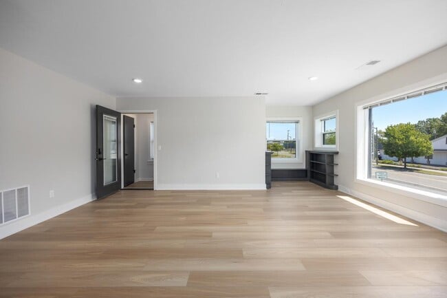 Building Photo - 501.5 W 17th St