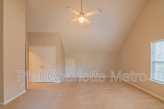 Building Photo - 2068 White Cedar Ln
