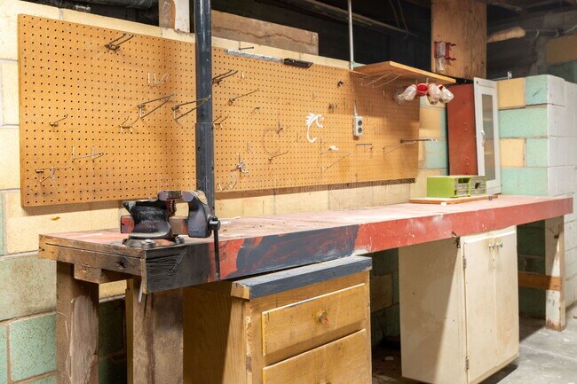 Building Photo - 6002 E 8th St N