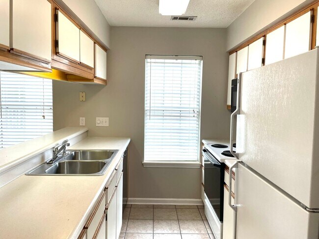 Building Photo - Available Now! 2 Bedroom, 2 Bath Condo at ...