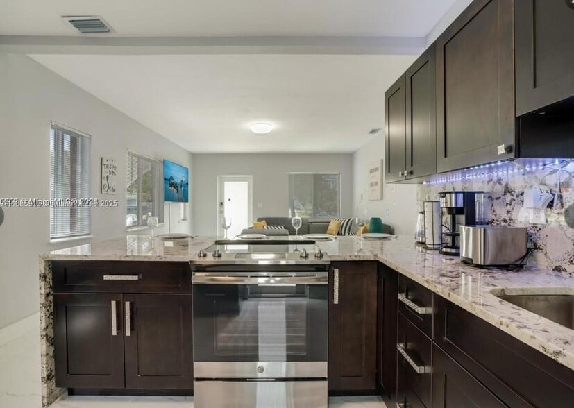 Building Photo - 1526 NE 110th St