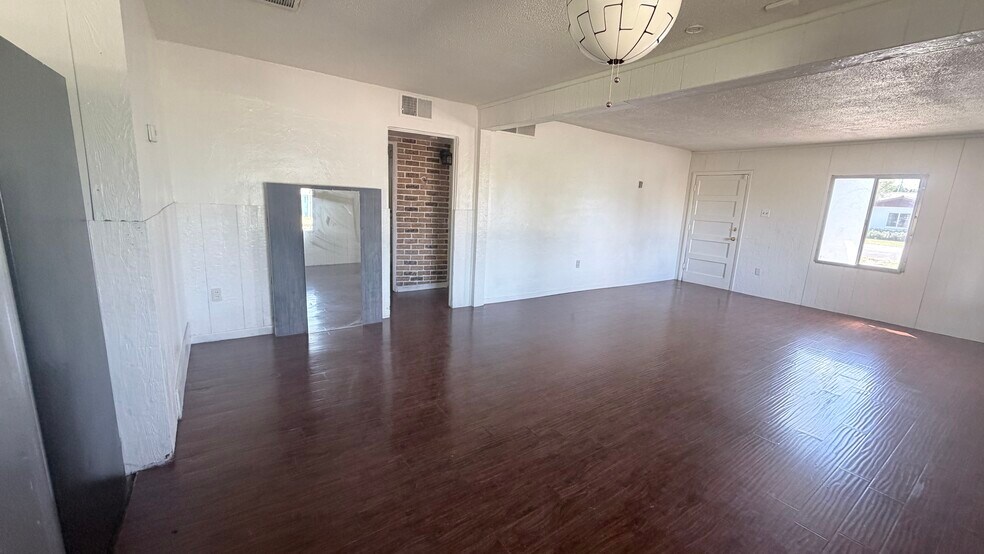 Building Photo - 901 S Roosevelt St