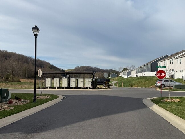 Building Photo - 3 Bedroom Condo Central Jonesborough