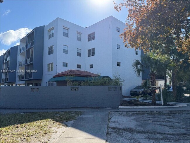 Building Photo - 13685 NE 10th Ave