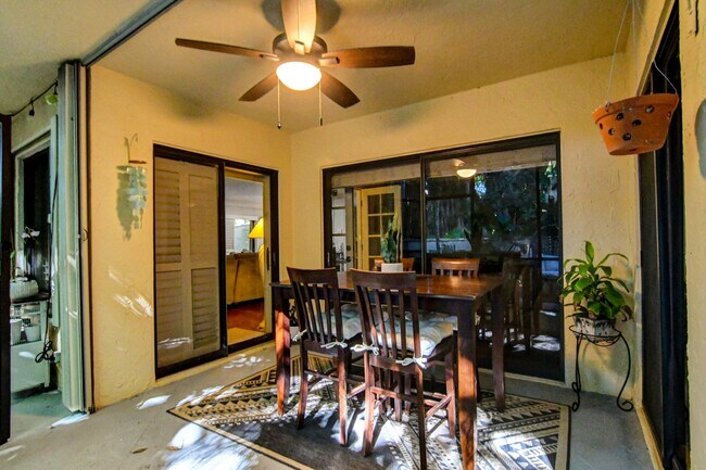 Building Photo - 20 Via Lago