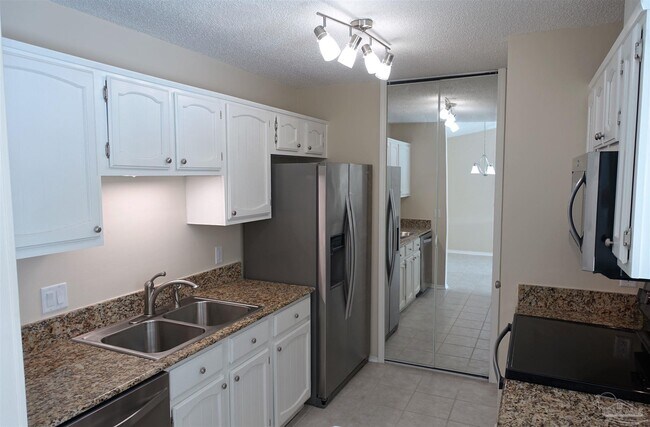 Building Photo - 2299 Scenic Hwy