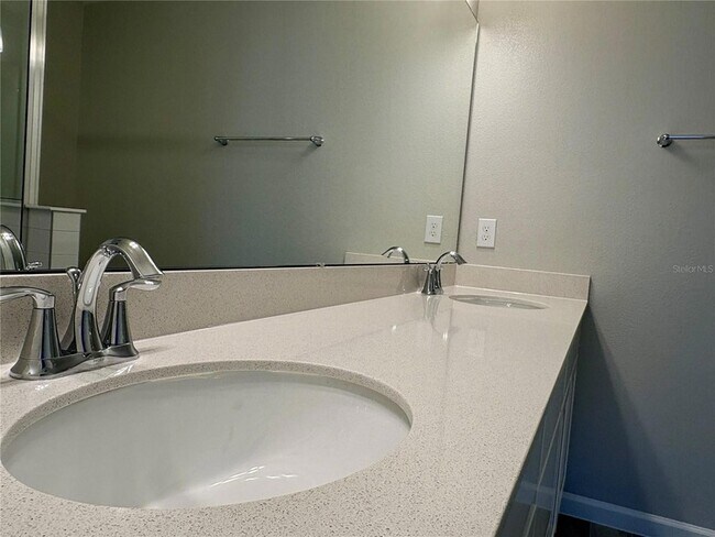 Building Photo - 14941 Harvest St