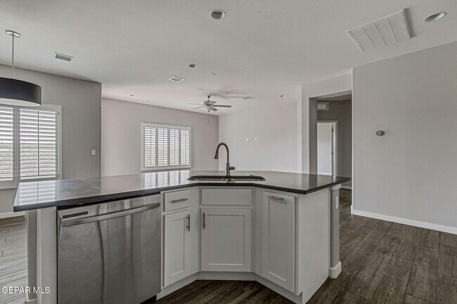 Building Photo - 7500 Porterhouse Ct