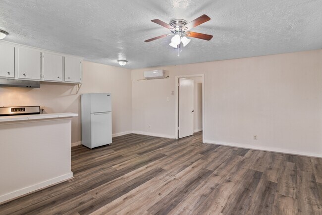 Building Photo - 4811 Oakland St