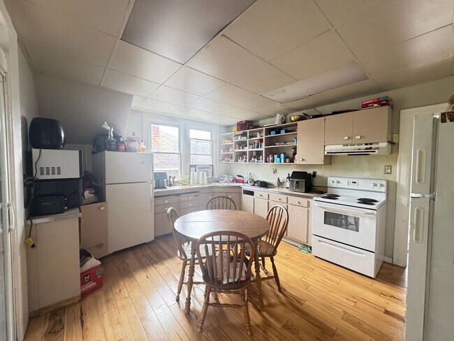 Building Photo - 350 Probasco St