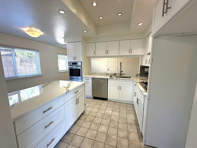 Building Photo - Spacious 3-Bedroom Retreat with Newly Reno...