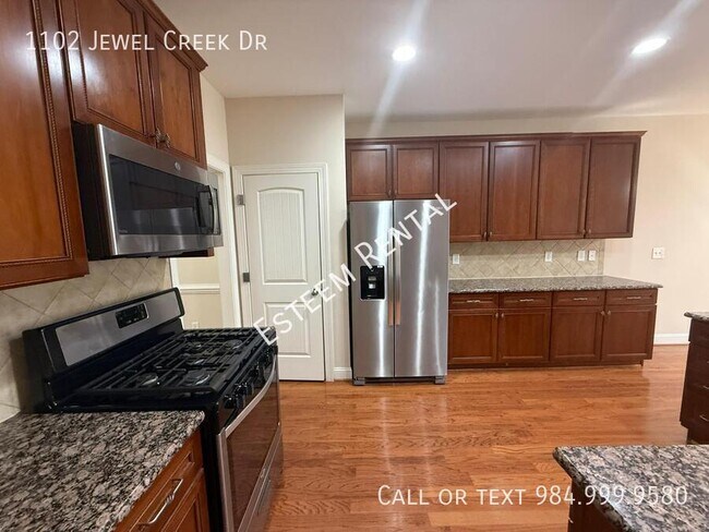 Building Photo - 1102 Jewel Creek Dr