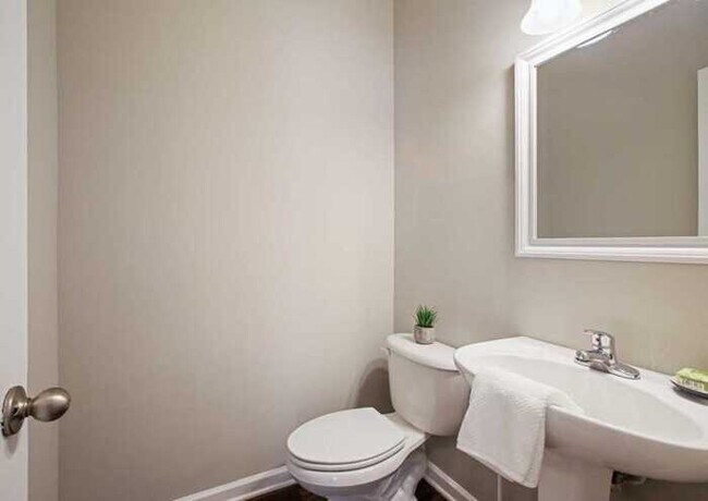 Building Photo - Fantastic 3bd/2.5ba home! Coming soon!