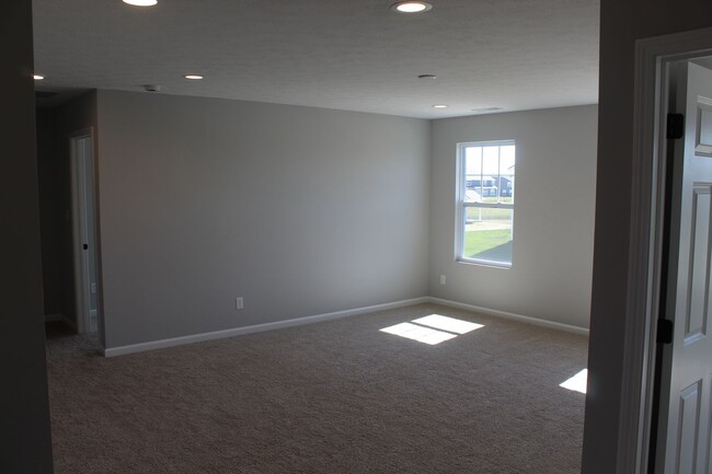 Building Photo - Available Now! Beautiful 4 BR in Brownsburg!