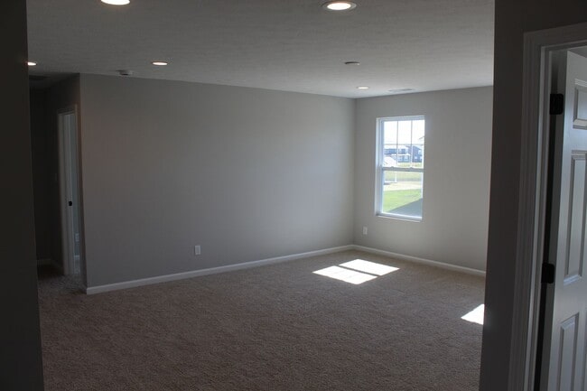 Building Photo - Spacious 4 BR in Brownsburg!