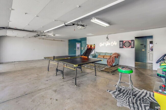 Building Photo - 1800 Burgundy Dr