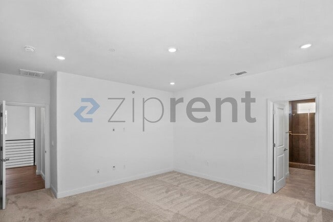 Building Photo - Unit