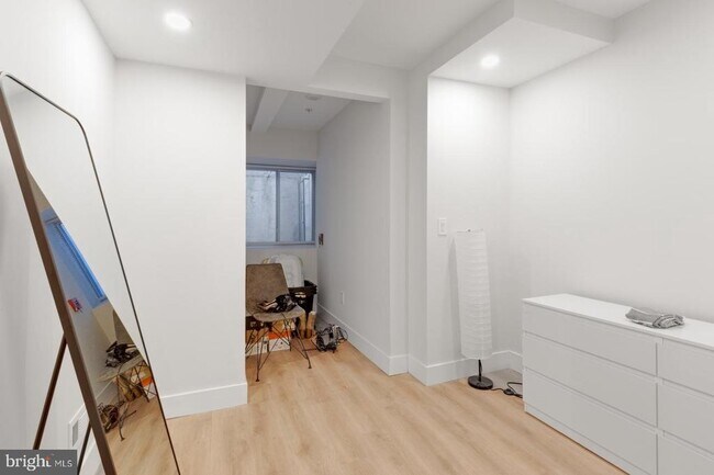 Building Photo - 1702 Point Breeze Ave
