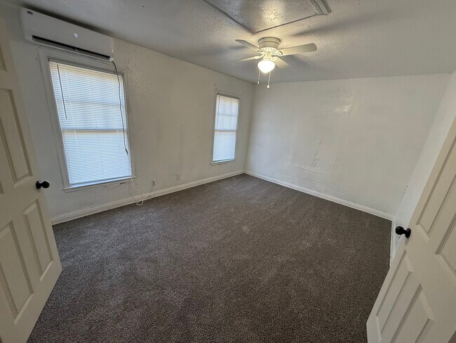 Building Photo - 2304 Ave D