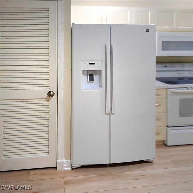 Building Photo - 5035 Cedar Springs Dr