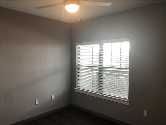 Building Photo - 200 Maple Ln