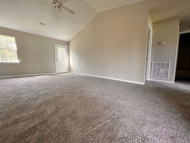 Building Photo - AVAILABLE LATE AUGUST | RECENTLY RENOVATED...