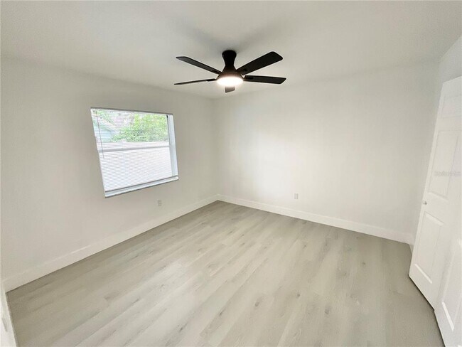Building Photo - 1307 Belcher Dr