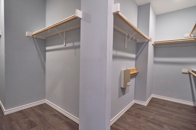 Building Photo - Mission Ridge beauty-4 bedroom 3 1/2 bath-...