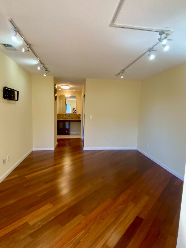 Building Photo - 800 Sea Spray Ln