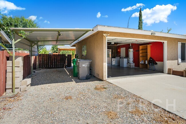 Building Photo - 41344 Mayberry Ave