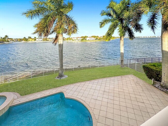 Building Photo - 5028 SW 170th Ave