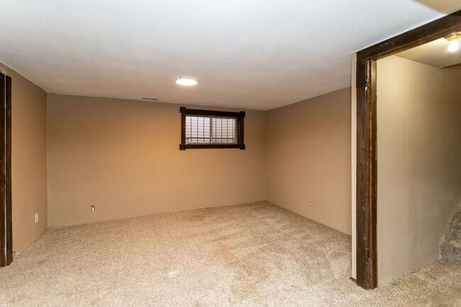 Building Photo - Comfortable Ranch-Style Living with Large Fenced Backyard!