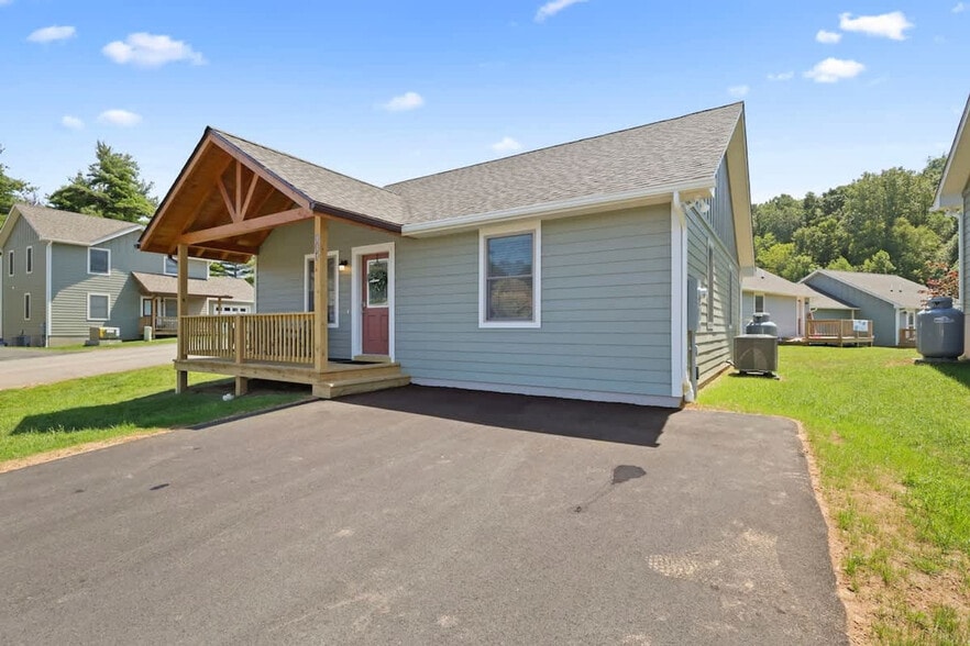 Building Photo - 263 Camp Rock Rd