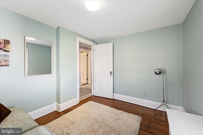 Building Photo - 320 S Loudoun St